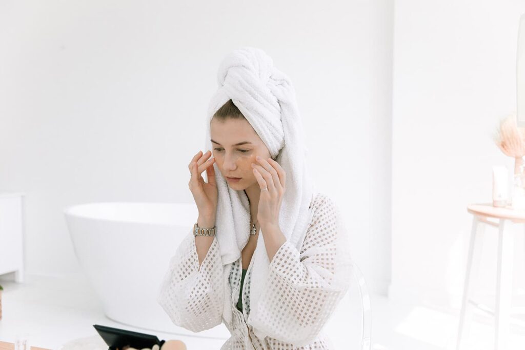 Contact 2 pexels ekaterina bolovtsova 4672662 1